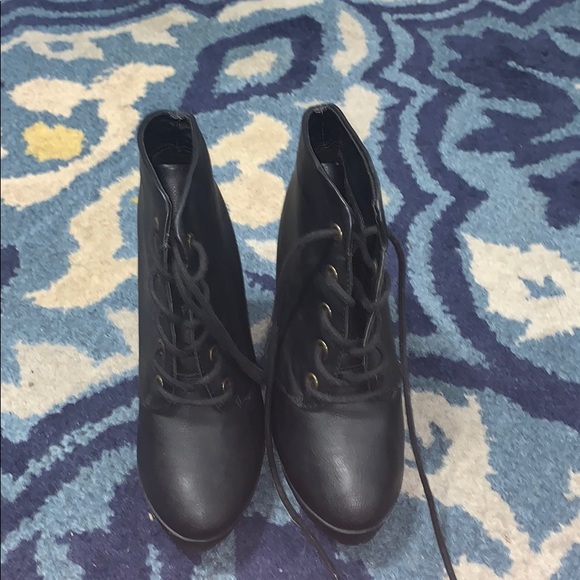 Platform Combat Heels - Picture 3 of 4